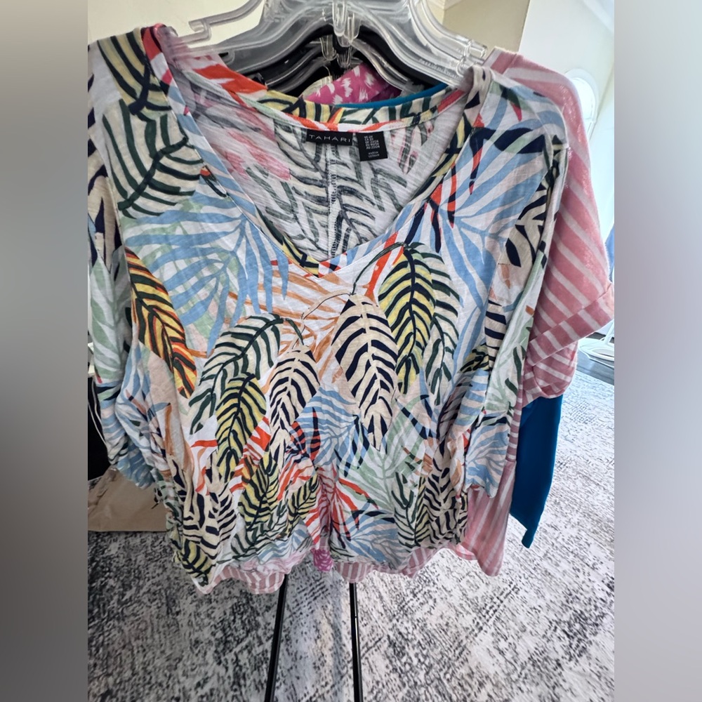 Tahari Multicolor Leaf Print Short Sleeve Top